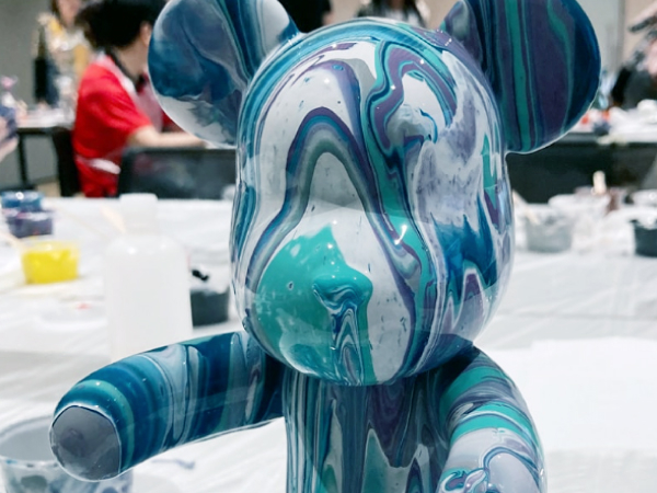 Image 90: Fluid Painting on the Bear